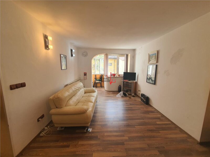 Titan, parc 2 camere et. 1, bloc reabilitat, 49mp, liber