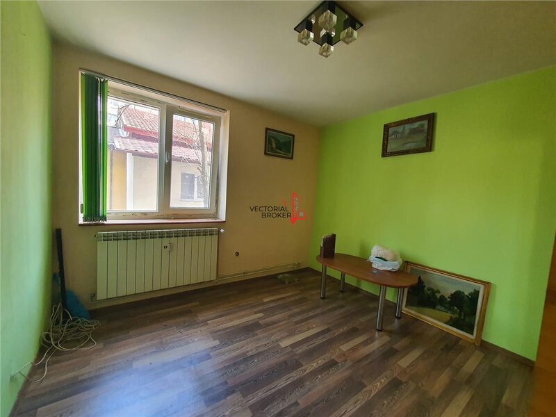 Titan, parc 2 camere et. 1, bloc reabilitat, 49mp, liber