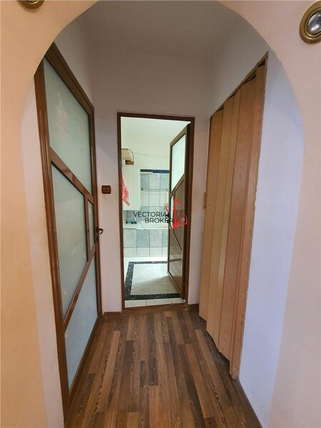 Titan, parc 2 camere et. 1, bloc reabilitat, 49mp, liber