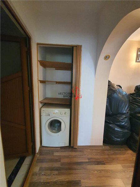 Titan, parc 2 camere et. 1, bloc reabilitat, 49mp, liber